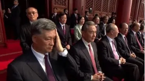 辽宁队开场惊艳亮相，闫宇峰主导比赛节奏